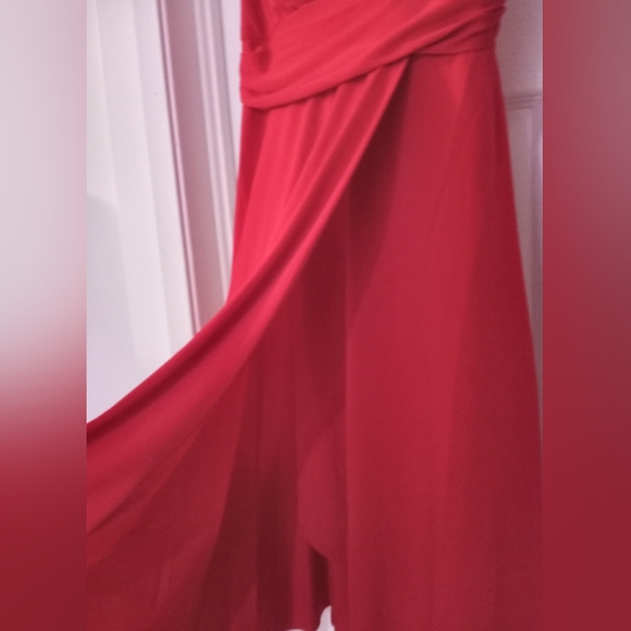 Red dresse - Picture 2 of 3